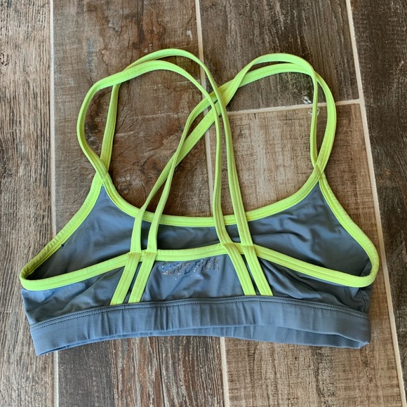 ✨ PINK Victoria’s Secret Gray Cross Back Yoga Bra - Picture 5 of 6